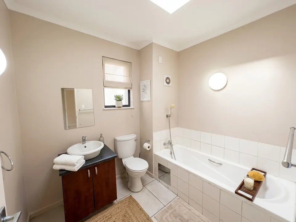 Modern Ground Floor Unit For Sale in Upper East Side, Eveleigh, photo 8 of 15