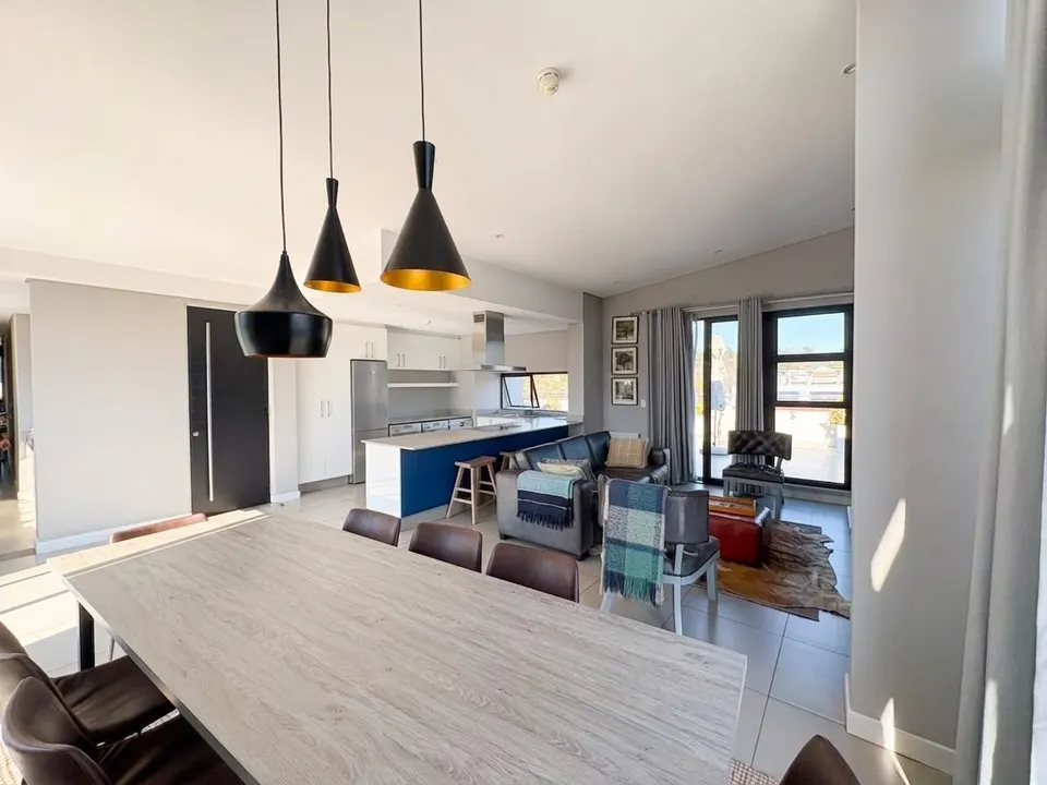 Luxury Fully Furnished 3 Bedroom Penthouse To Rent in Belmont Apartments, Parkmore, photo 11 of 47