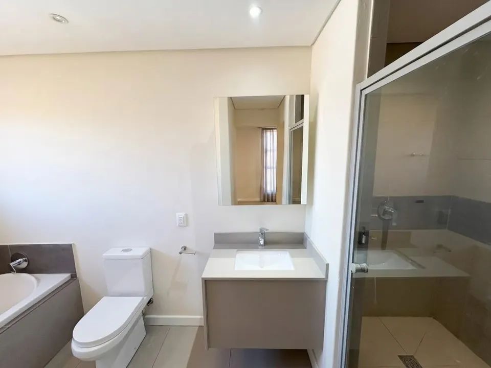 Luxury Fully Furnished 3 Bedroom Penthouse To Rent in Belmont Apartments, Parkmore, photo 25 of 47