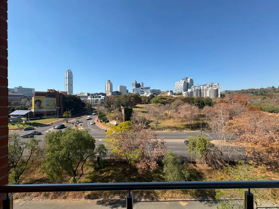 Luxury Fully Furnished 3 Bedroom Penthouse To Rent in Belmont Apartments, Parkmore, photo 33 of 47