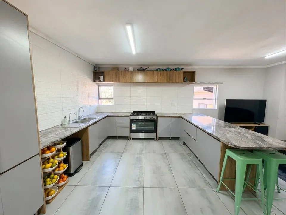 Modern and Extremely Spacious 3 Bedroom Home To Rent in Lakefield, Benoni, photo 2 of 17