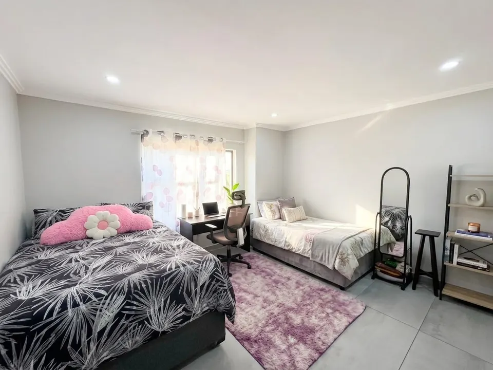 Modern and Extremely Spacious 3 Bedroom Home To Rent in Lakefield, Benoni, photo 6 of 17