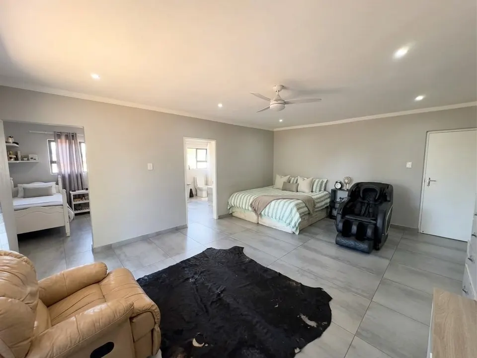 Modern and Extremely Spacious 3 Bedroom Home To Rent in Lakefield, Benoni, photo 7 of 17