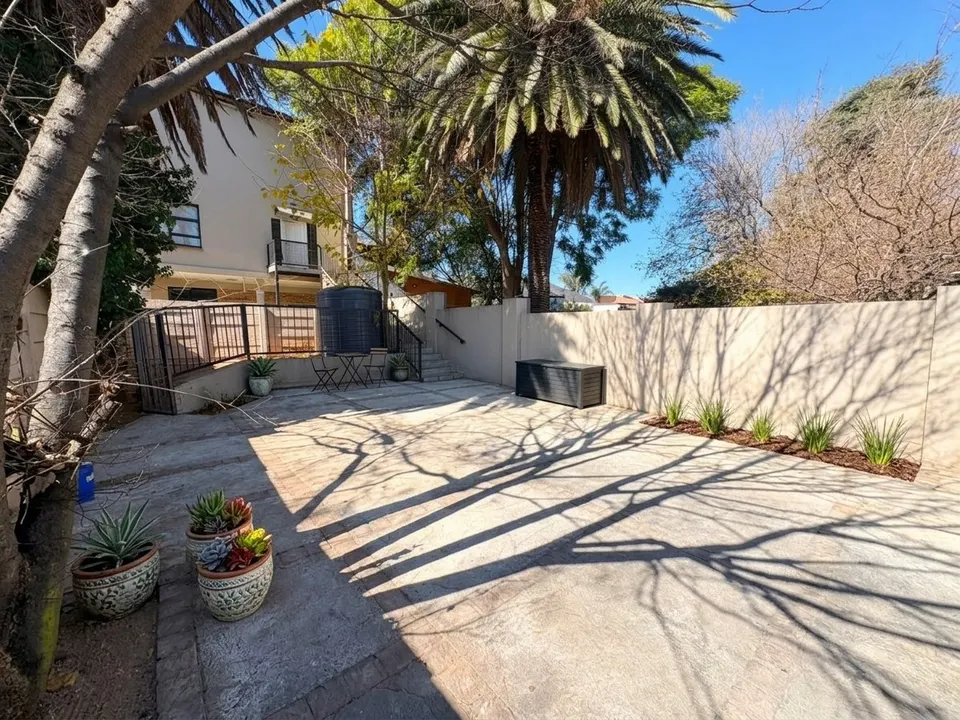 Modern and Extremely Spacious 3 Bedroom Home To Rent in Lakefield, Benoni, photo 16 of 17