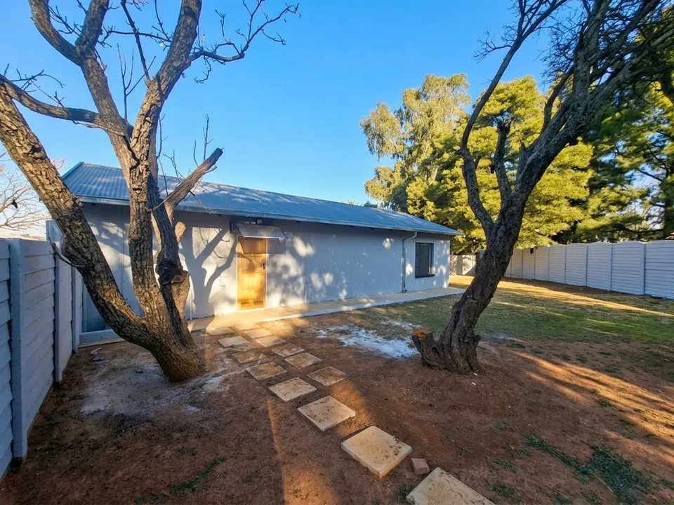 Charming 2 Bedroom Home To Rent in Fairleads, Benoni, photo 2 of 16