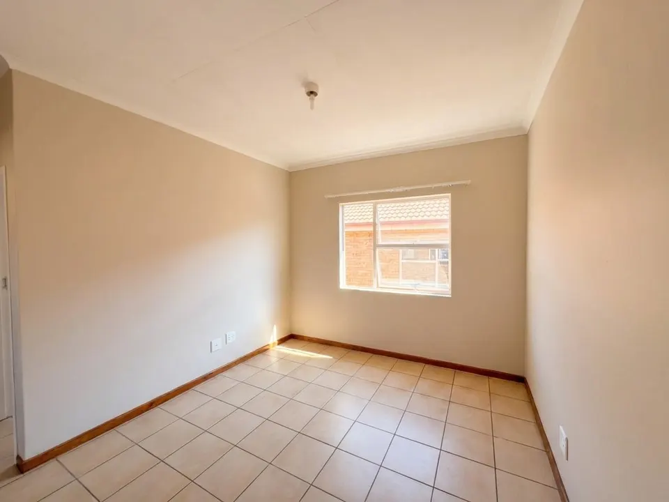 Modern 2 Bedroom Apartment To Rent in Kempton Park, photo 2 of 11