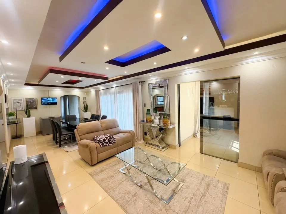 Exceptional 5 Bedroom Family Home To Rent in Norkem Park, Kempton Park – Designed for Spacious Living & Entertaining, photo 9 of 35