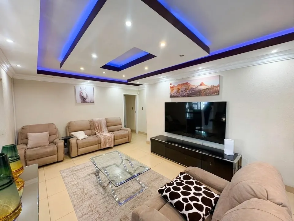 Exceptional 5 Bedroom Family Home To Rent in Norkem Park, Kempton Park – Designed for Spacious Living & Entertaining, photo 10 of 35