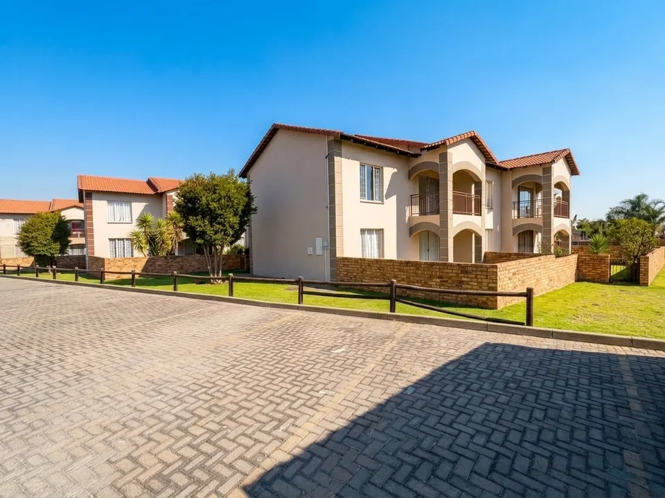 Spacious 2 Bedroom Apartment For Sale in Lakewood Manor, Dalpark Ext 1, photo 1 of 20
