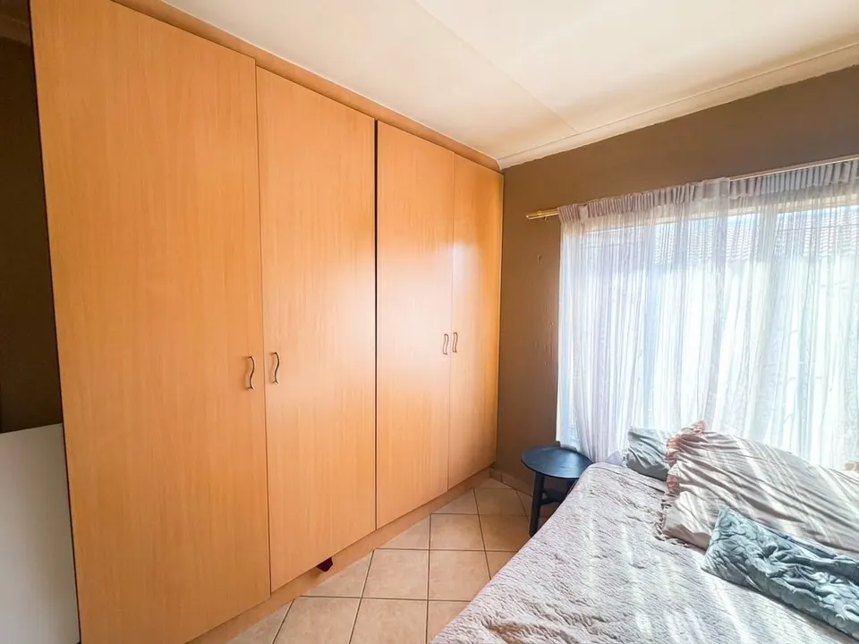 Spacious 2 Bedroom Apartment For Sale in Lakewood Manor, Dalpark Ext 1, photo 9 of 20