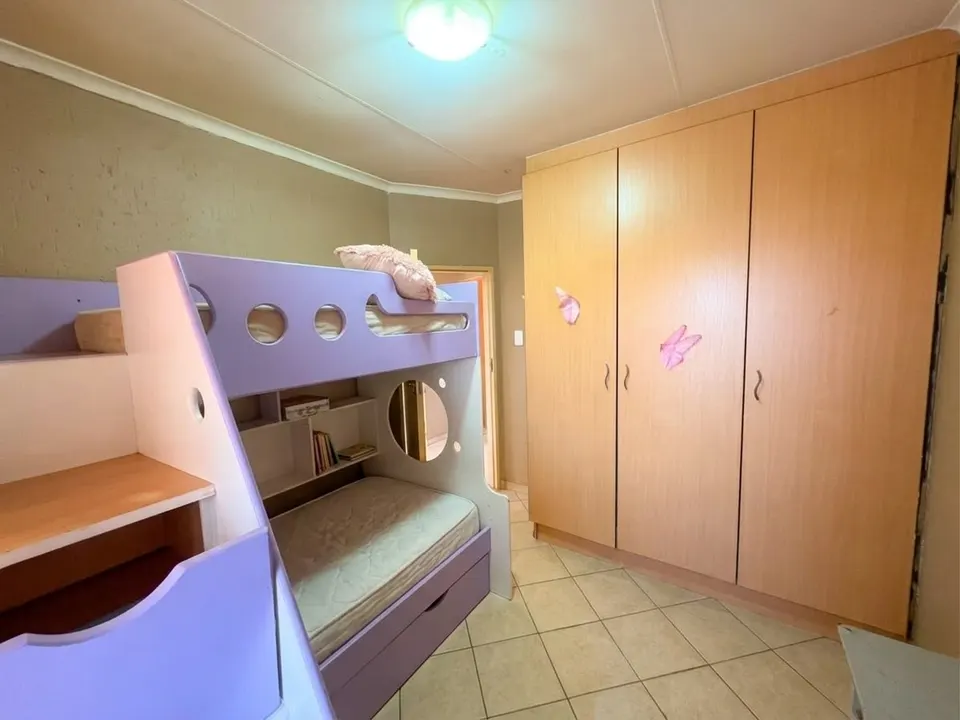 Spacious 2 Bedroom Apartment For Sale in Lakewood Manor, Dalpark Ext 1, photo 10 of 20