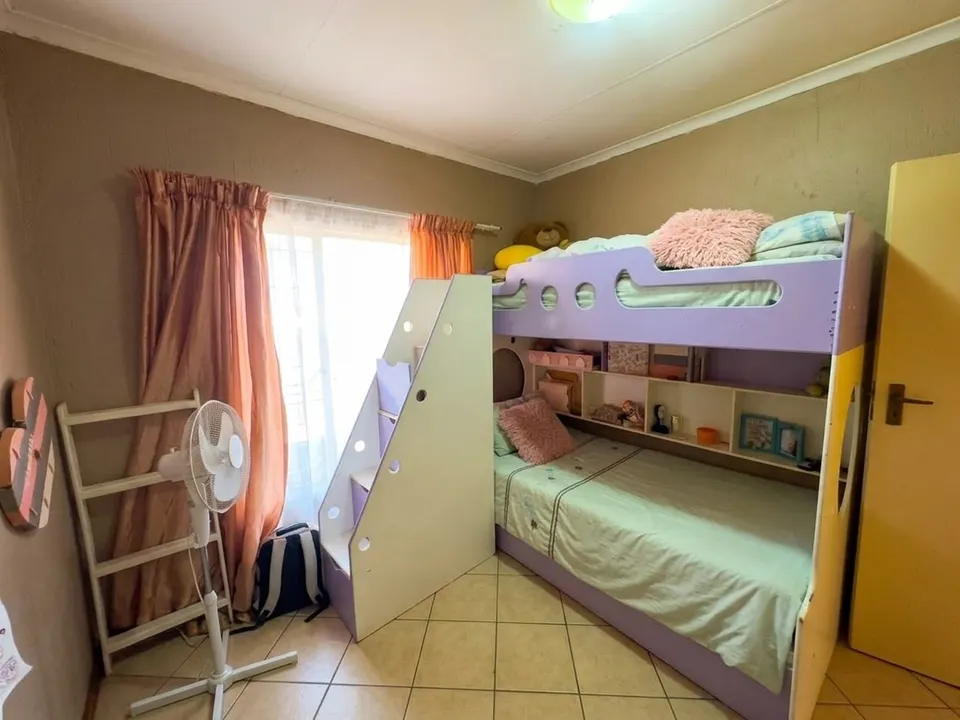 Spacious 2 Bedroom Apartment For Sale in Lakewood Manor, Dalpark Ext 1, photo 11 of 20