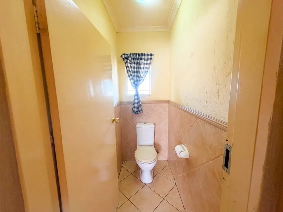 Spacious 2 Bedroom Apartment For Sale in Lakewood Manor, Dalpark Ext 1, photo 13 of 20