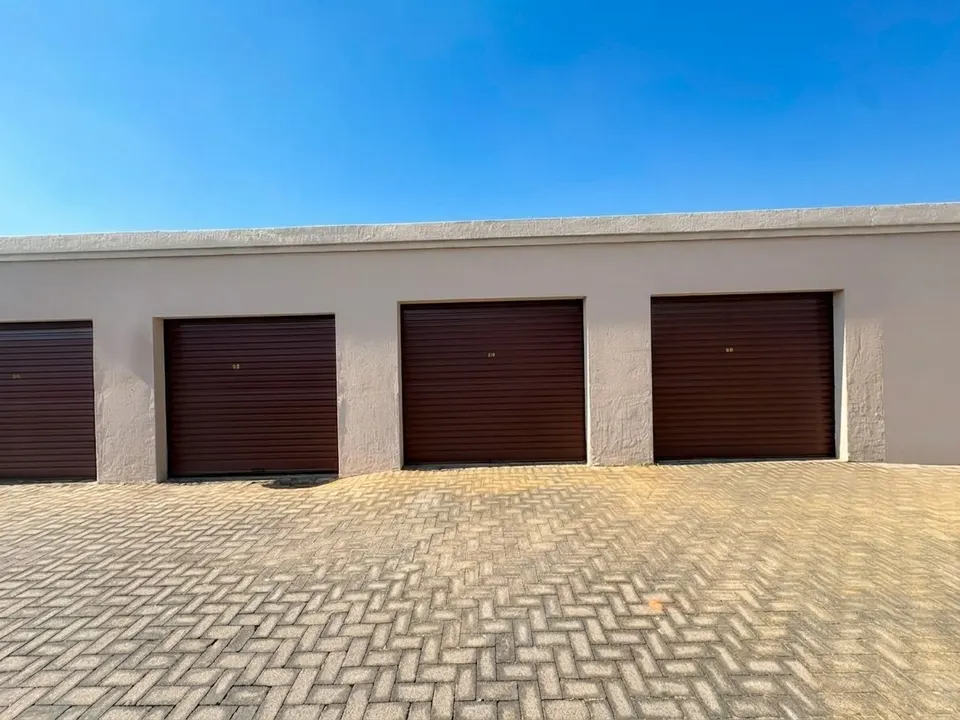 Spacious 2 Bedroom Apartment For Sale in Lakewood Manor, Dalpark Ext 1, photo 19 of 20