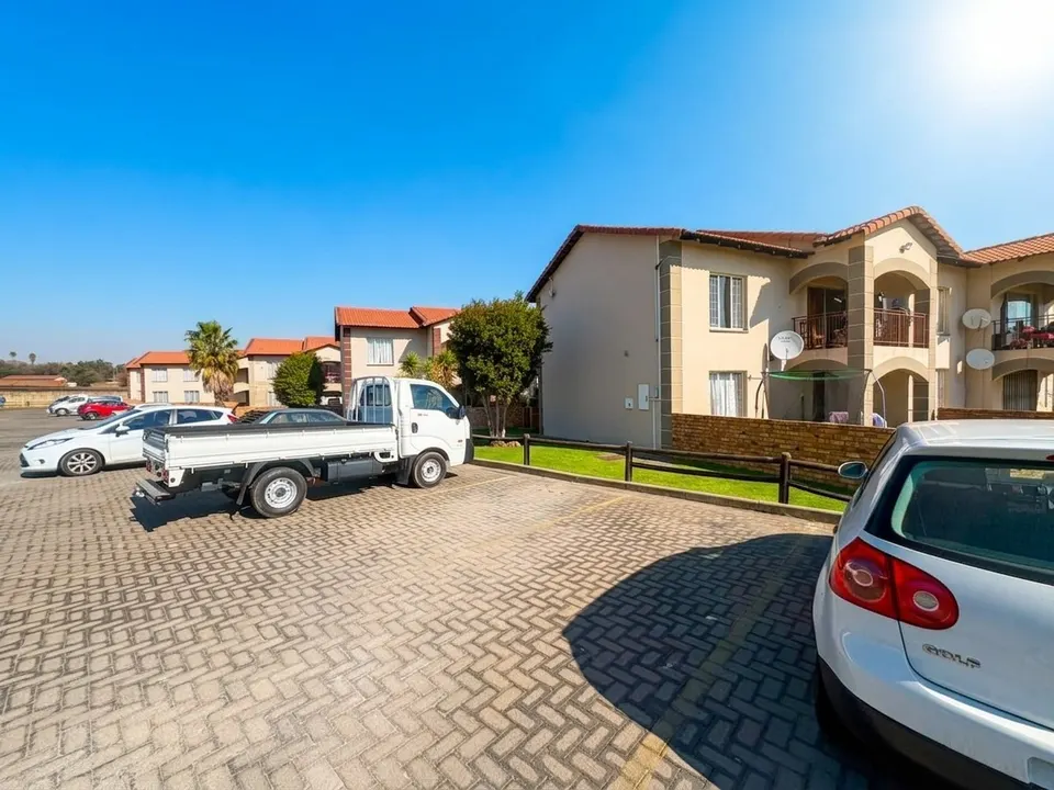 Spacious 2 Bedroom Apartment For Sale in Lakewood Manor, Dalpark Ext 1, photo 20 of 20