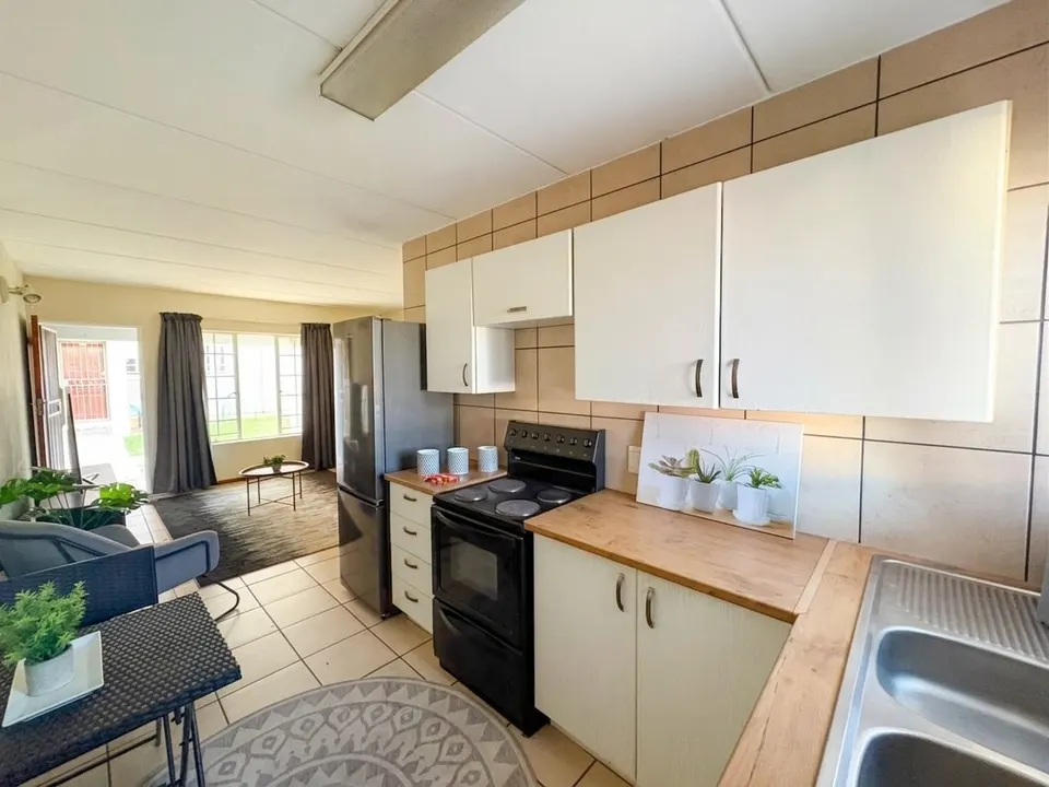 Modern 2 Bedroom Ground Floor Apartment For Sale in Golden Oaks, Comet, photo 1 of 14