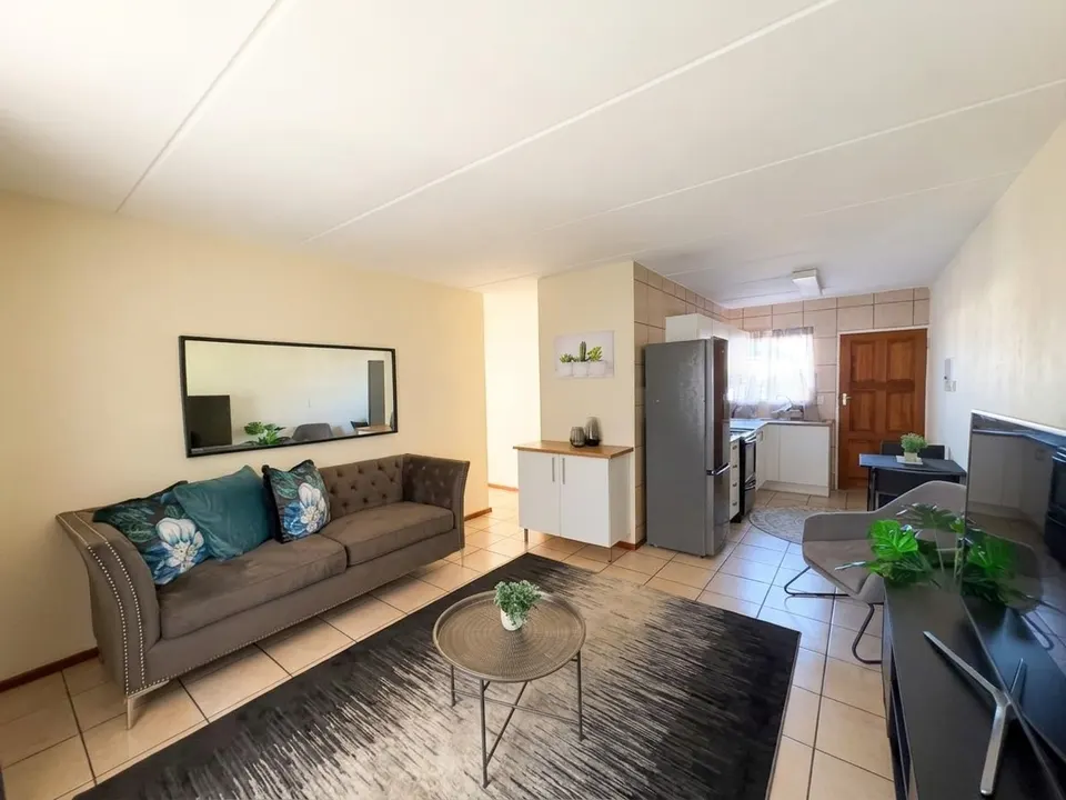 Modern 2 Bedroom Ground Floor Apartment For Sale in Golden Oaks, Comet, photo 4 of 14