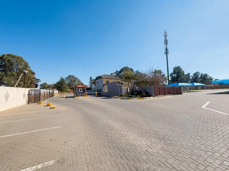Modern 2 Bedroom Ground Floor Apartment For Sale in Golden Oaks, Comet, photo 12 of 14