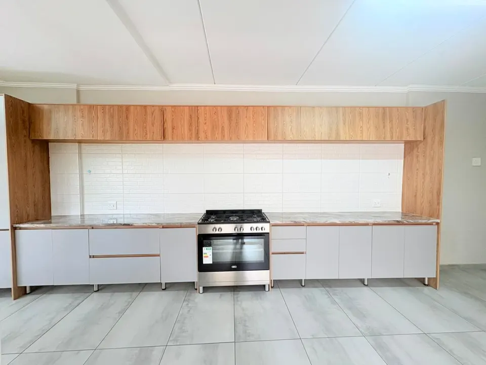 Spacious 3 Bedroom Family Home To Rent in Lakefield, Benoni, photo 3 of 25