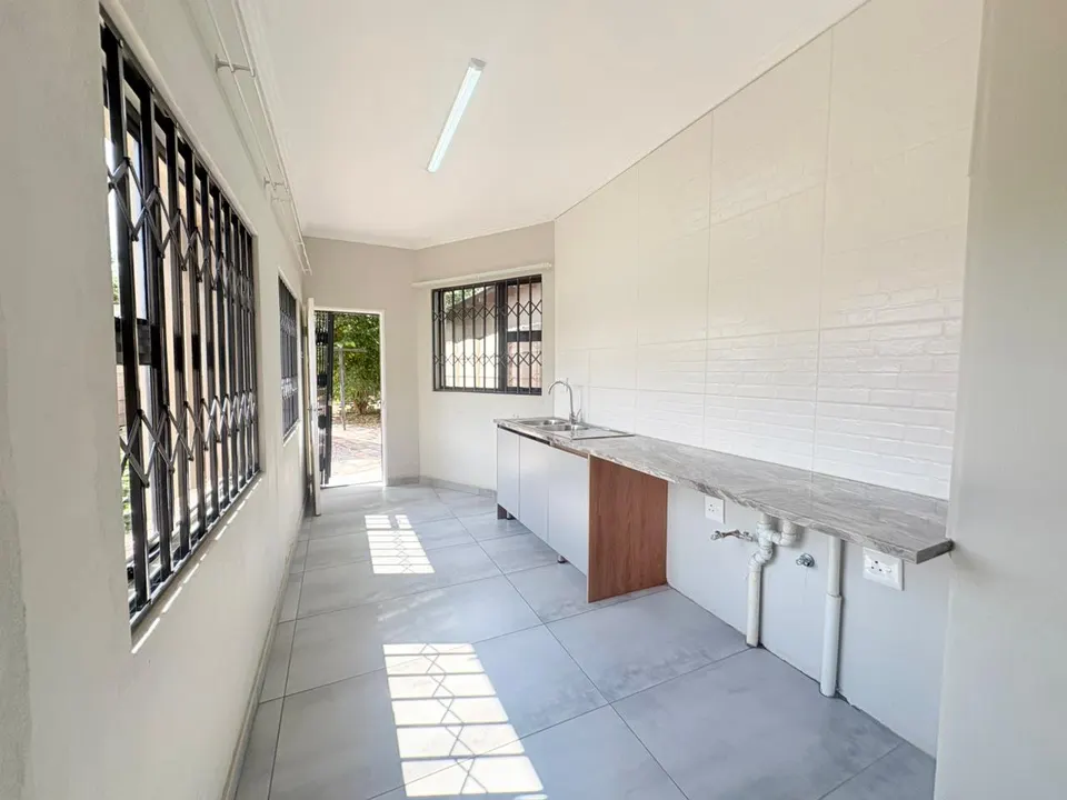 Spacious 3 Bedroom Family Home To Rent in Lakefield, Benoni, photo 6 of 25