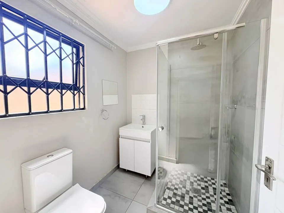 Spacious 3 Bedroom Family Home To Rent in Lakefield, Benoni, photo 15 of 25