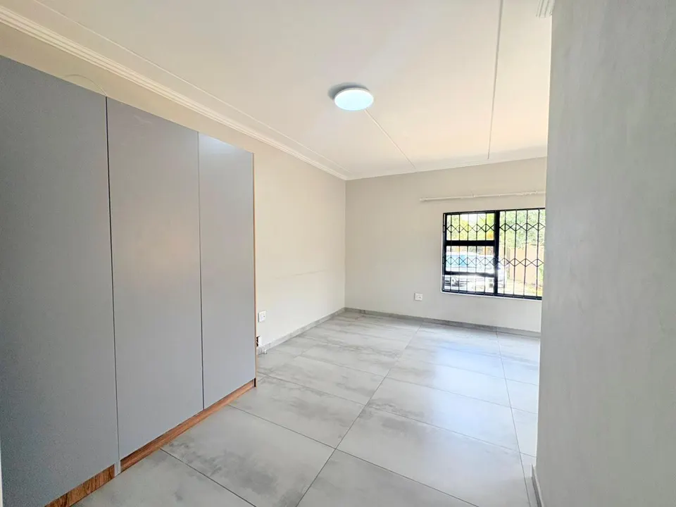 Spacious 3 Bedroom Family Home To Rent in Lakefield, Benoni, photo 18 of 25