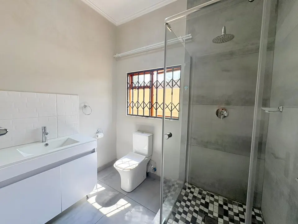 Spacious 3 Bedroom Family Home To Rent in Lakefield, Benoni, photo 20 of 25