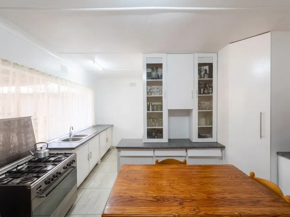 Spacious Family Home with Separate Flatlet For Sale in Dalpark Proper, photo 2 of 26
