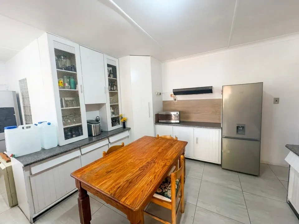 Spacious Family Home with Separate Flatlet For Sale in Dalpark Proper, photo 3 of 26