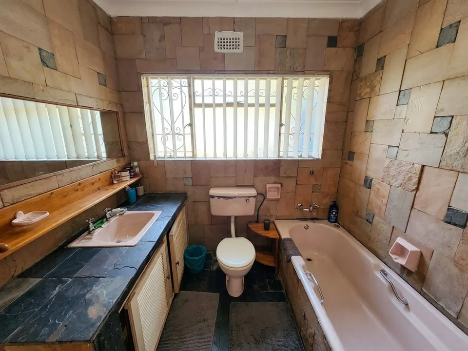 Spacious Family Home with Separate Flatlet For Sale in Dalpark Proper, photo 12 of 26