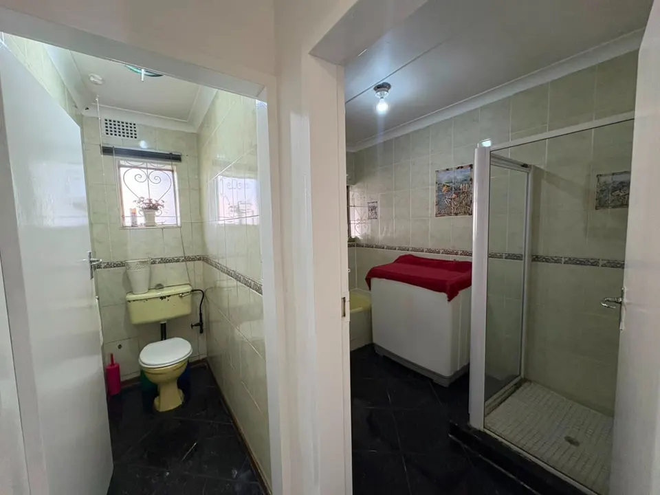 Spacious Family Home with Separate Flatlet For Sale in Dalpark Proper, photo 14 of 26