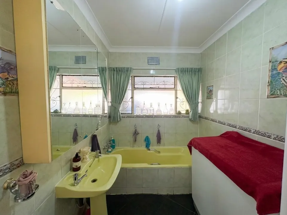 Spacious Family Home with Separate Flatlet For Sale in Dalpark Proper, photo 15 of 26