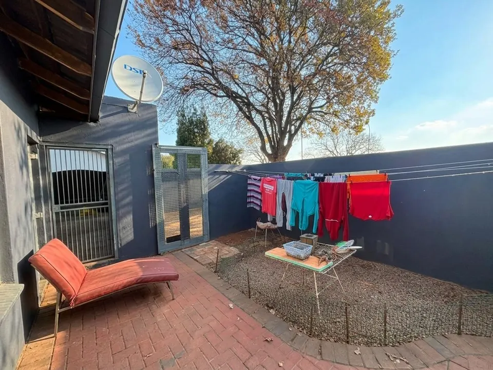 Spacious Family Home with Separate Flatlet For Sale in Dalpark Proper, photo 16 of 26