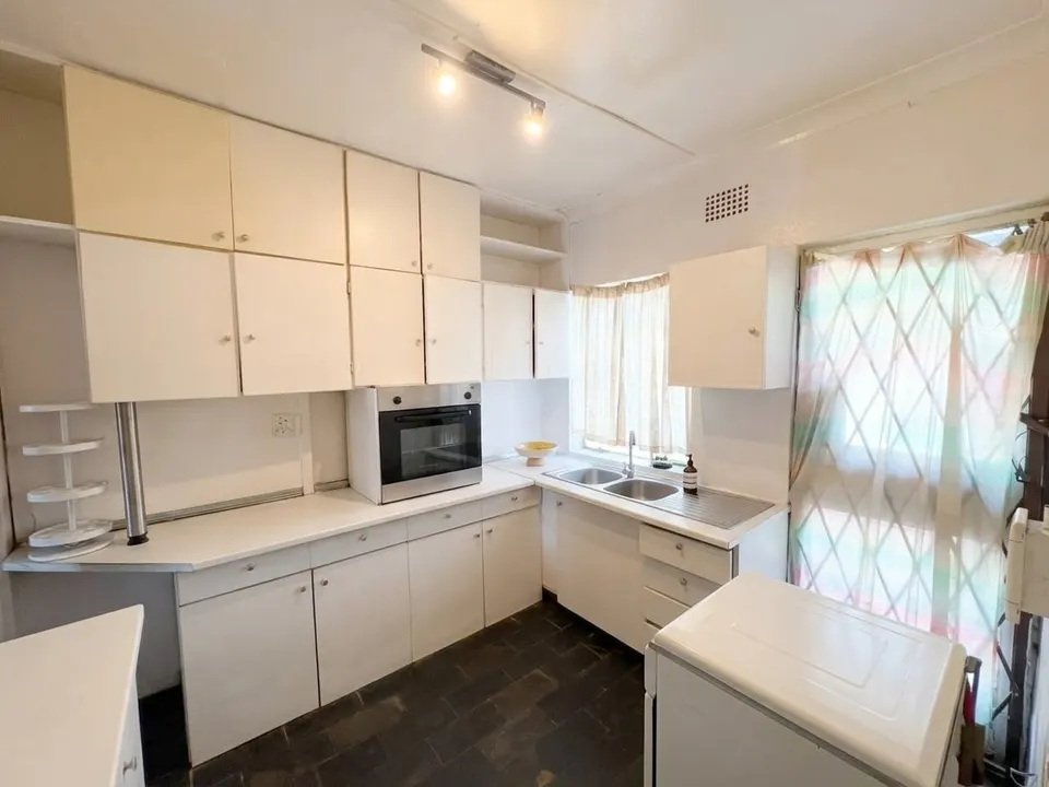 Spacious Family Home with Separate Flatlet For Sale in Dalpark Proper, photo 17 of 26