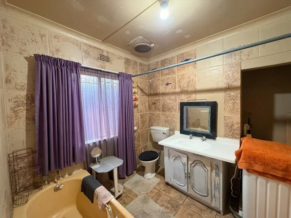 Spacious Family Home with Separate Flatlet For Sale in Dalpark Proper, photo 22 of 26