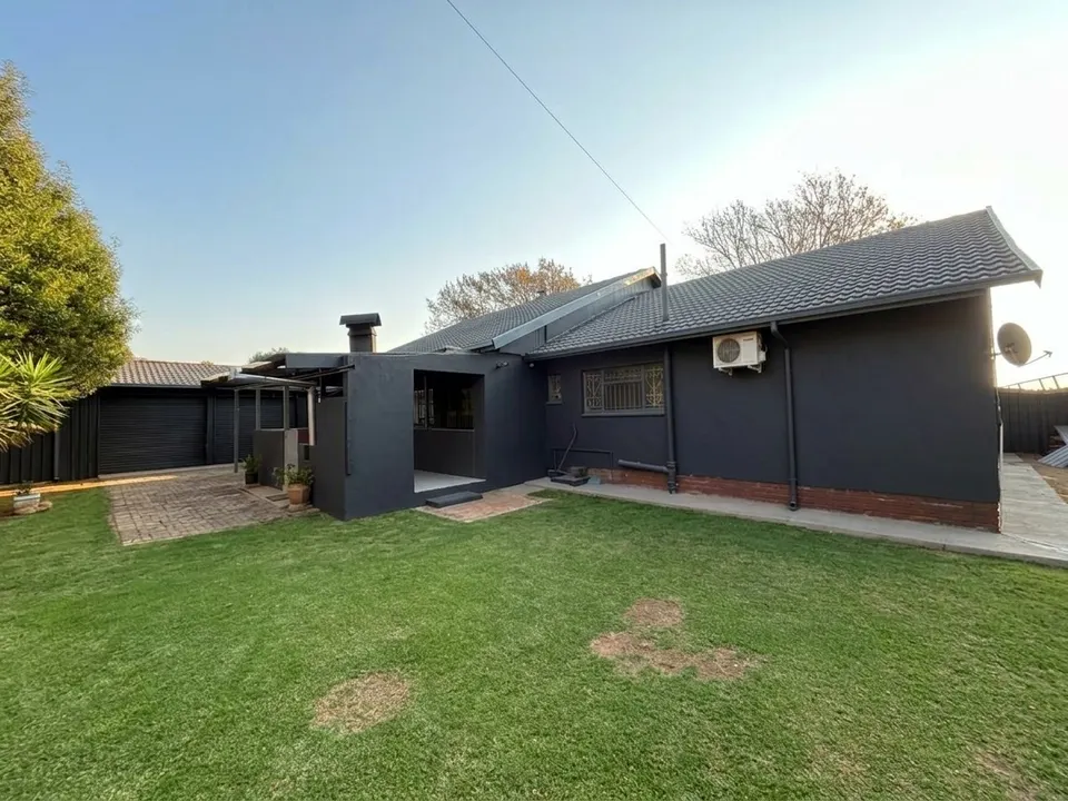 Spacious Family Home with Separate Flatlet For Sale in Dalpark Proper, photo 25 of 26