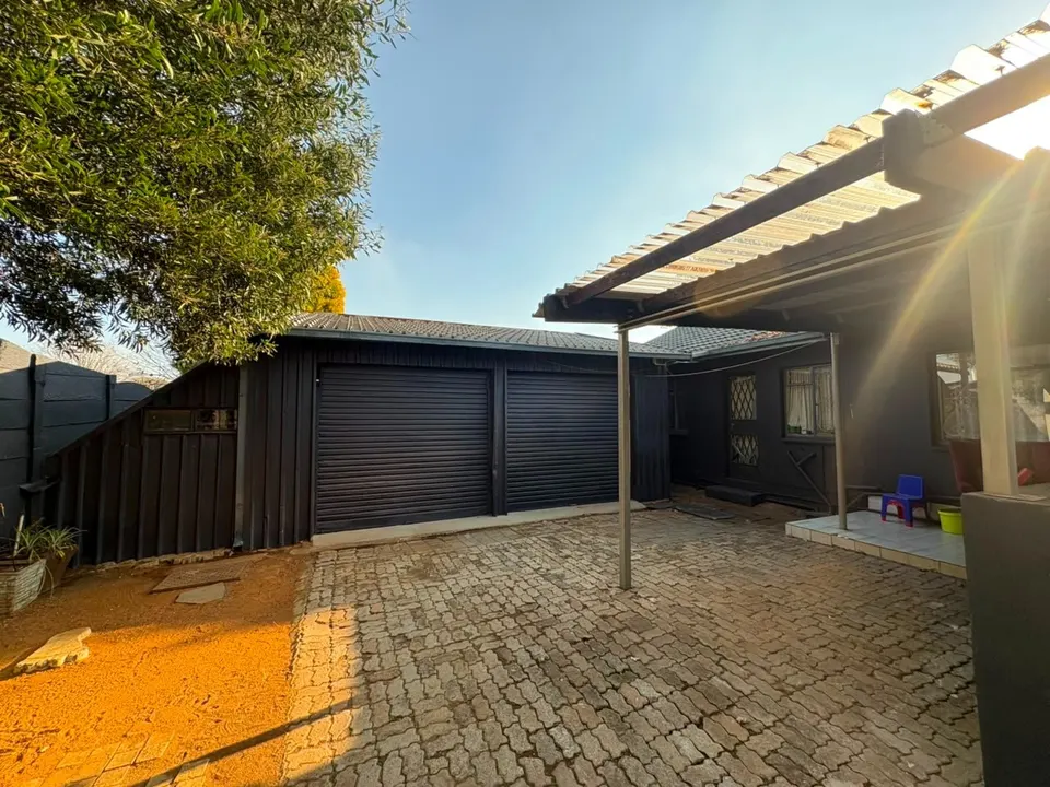 Spacious Family Home with Separate Flatlet For Sale in Dalpark Proper, photo 26 of 26