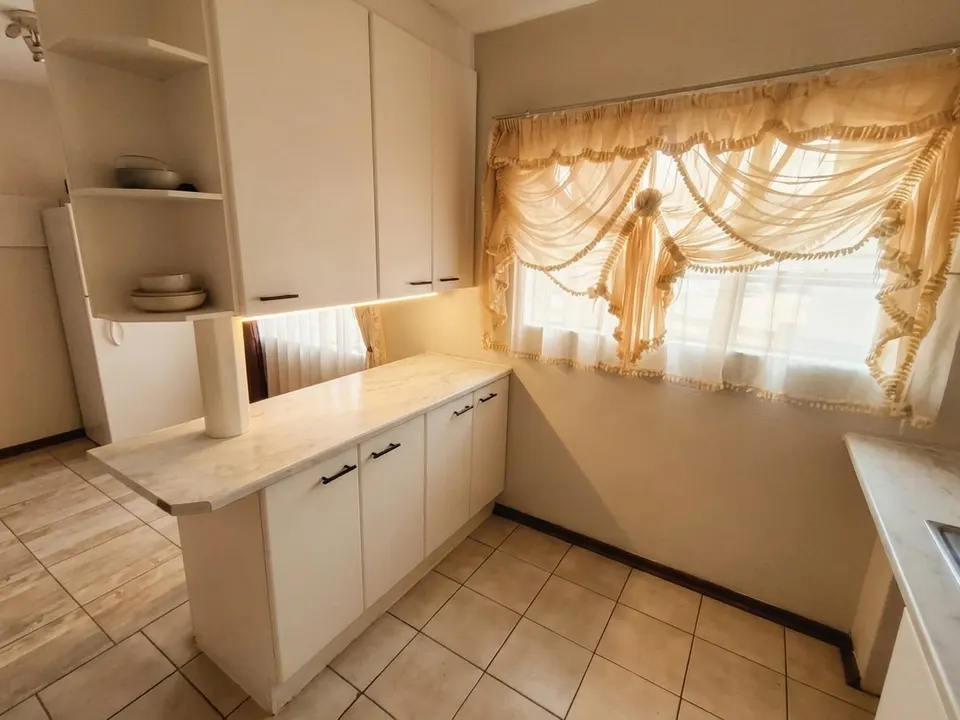 Modern Ground Floor 2 Bedroom Apartment For Sale in Highgate, Lakefield – Secure Estate Living with a Private Garden, photo 2 of 20