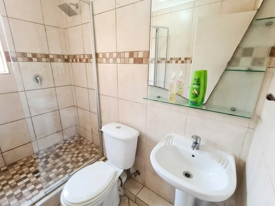 Modern Ground Floor 2 Bedroom Apartment For Sale in Highgate, Lakefield – Secure Estate Living with a Private Garden, photo 13 of 20