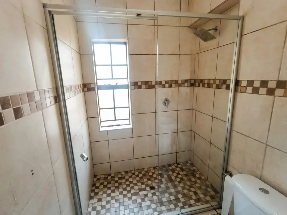Modern Ground Floor 2 Bedroom Apartment For Sale in Highgate, Lakefield – Secure Estate Living with a Private Garden, photo 14 of 20