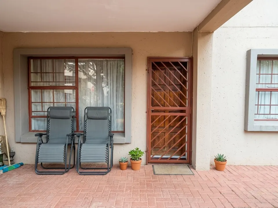 Modern Ground Floor 2 Bedroom Apartment For Sale in Highgate, Lakefield – Secure Estate Living with a Private Garden, photo 17 of 20