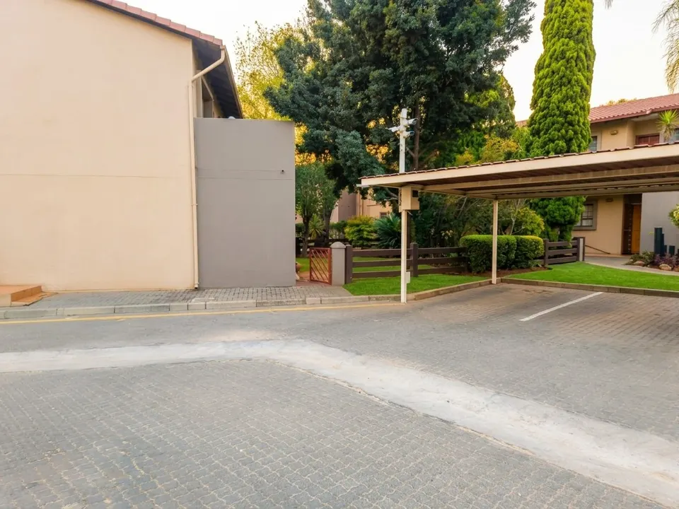 Modern Ground Floor 2 Bedroom Apartment For Sale in Highgate, Lakefield – Secure Estate Living with a Private Garden, photo 18 of 20