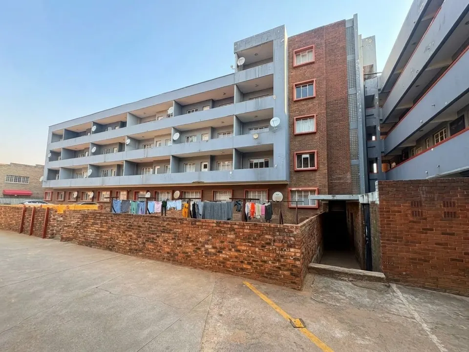 Affordable Ground Floor 1 Bedroom Apartments for Sale in Springbok Court, Benoni, photo 1 of 11