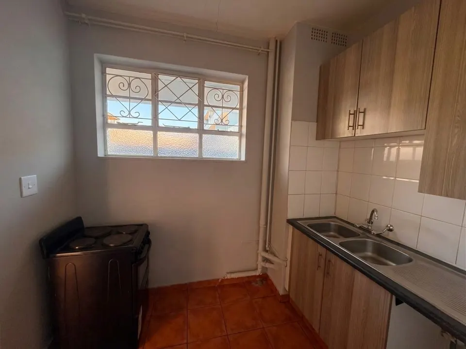 Affordable Ground Floor 1 Bedroom Apartments for Sale in Springbok Court, Benoni, photo 3 of 11
