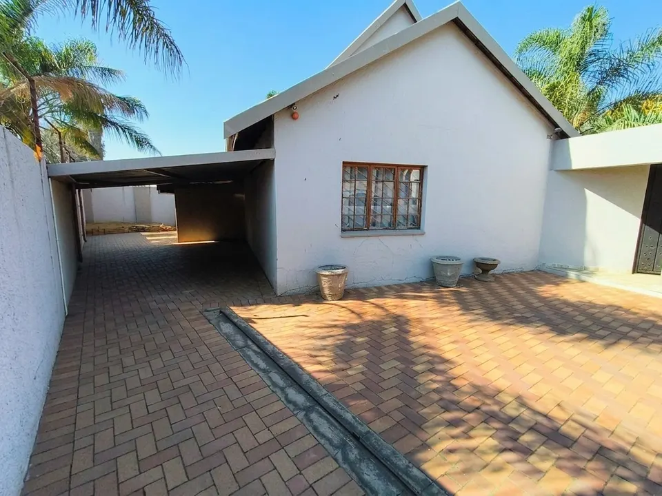 Exceptional 4 Bedroom Home To Rent – Perfect for Airbnb, Boutique Guesthouse, Corporate Accommodation or Large Family Living, photo 2 of 46