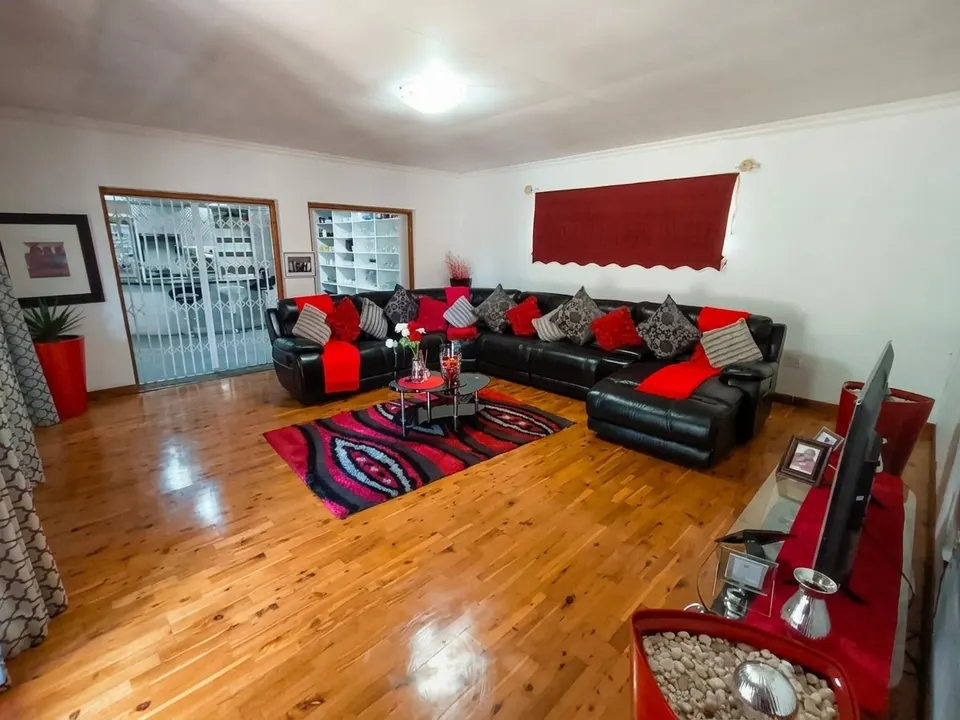 Exceptional 4 Bedroom Home To Rent – Perfect for Airbnb, Boutique Guesthouse, Corporate Accommodation or Large Family Living, photo 13 of 46