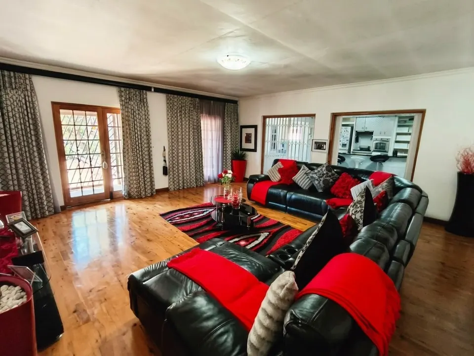 Exceptional 4 Bedroom Home To Rent – Perfect for Airbnb, Boutique Guesthouse, Corporate Accommodation or Large Family Living, photo 14 of 46