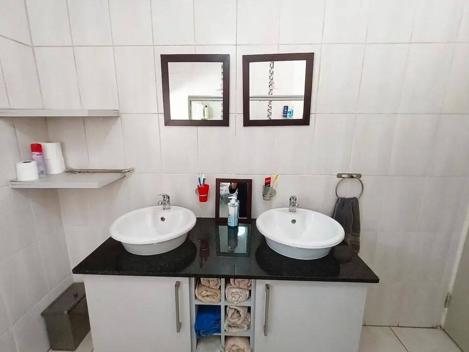 Exceptional 4 Bedroom Home To Rent – Perfect for Airbnb, Boutique Guesthouse, Corporate Accommodation or Large Family Living, photo 23 of 46