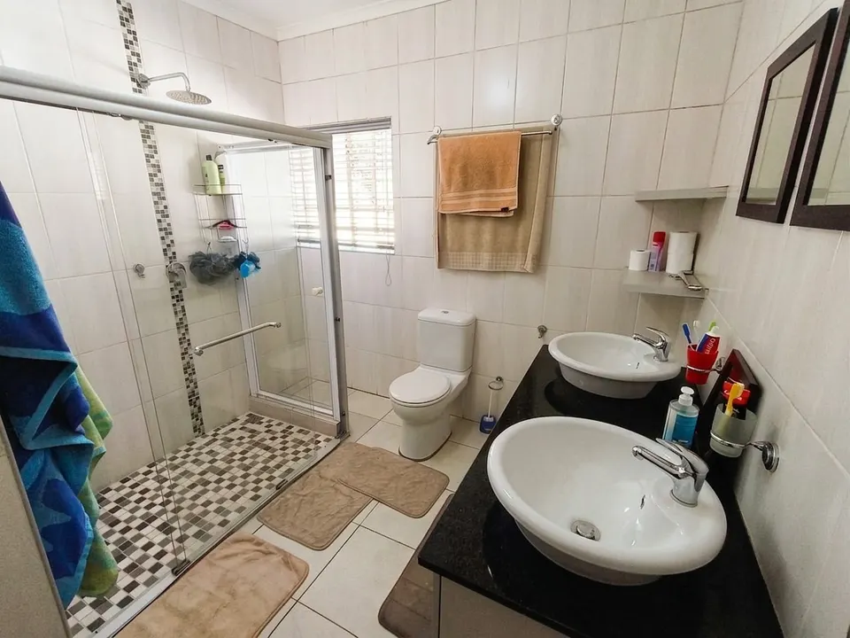 Exceptional 4 Bedroom Home To Rent – Perfect for Airbnb, Boutique Guesthouse, Corporate Accommodation or Large Family Living, photo 24 of 46