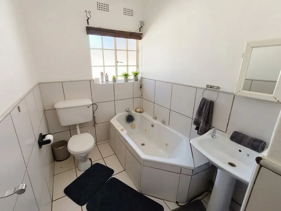 Exceptional 4 Bedroom Home To Rent – Perfect for Airbnb, Boutique Guesthouse, Corporate Accommodation or Large Family Living, photo 36 of 46